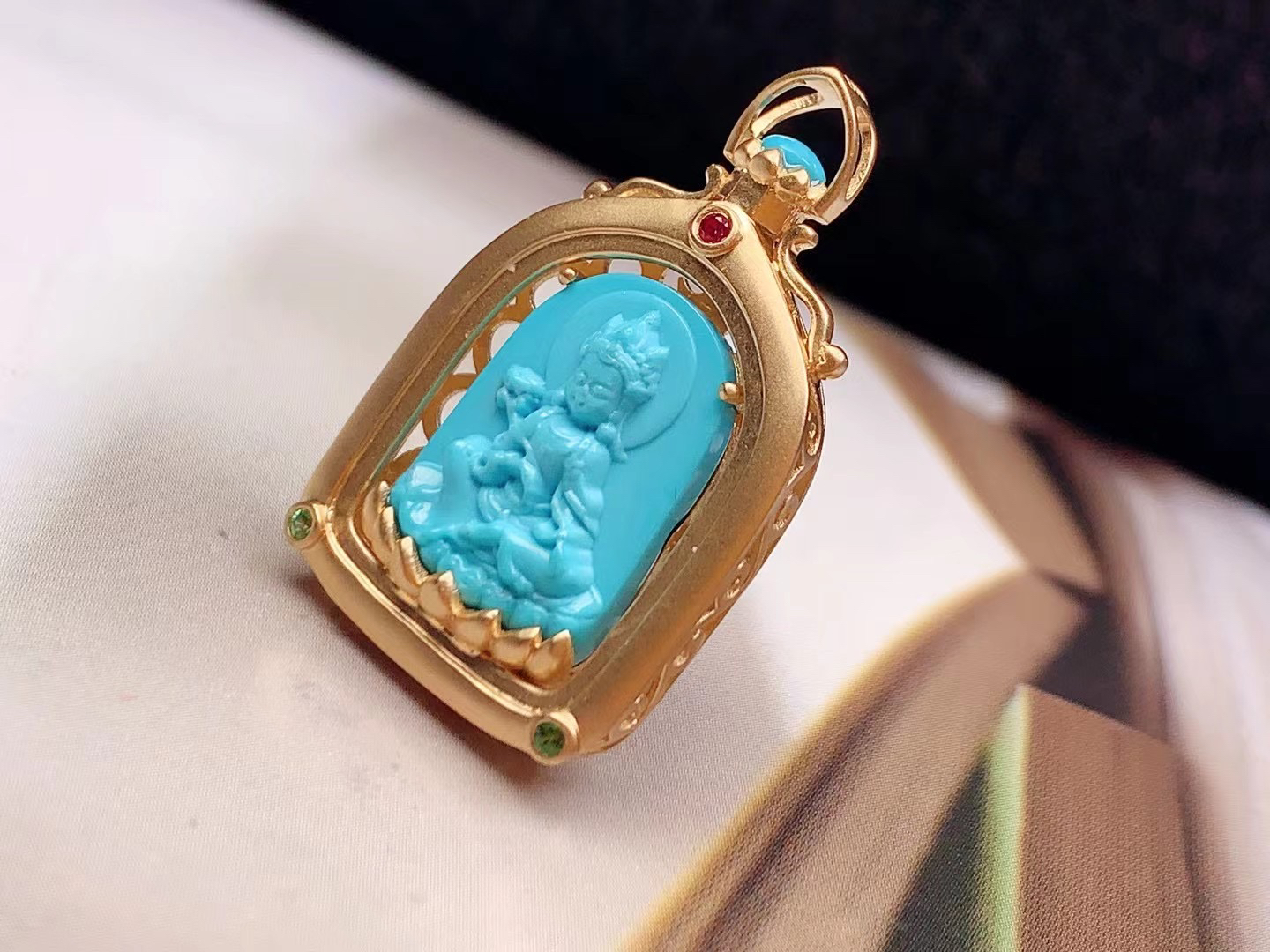 绿松石18K金吊坠