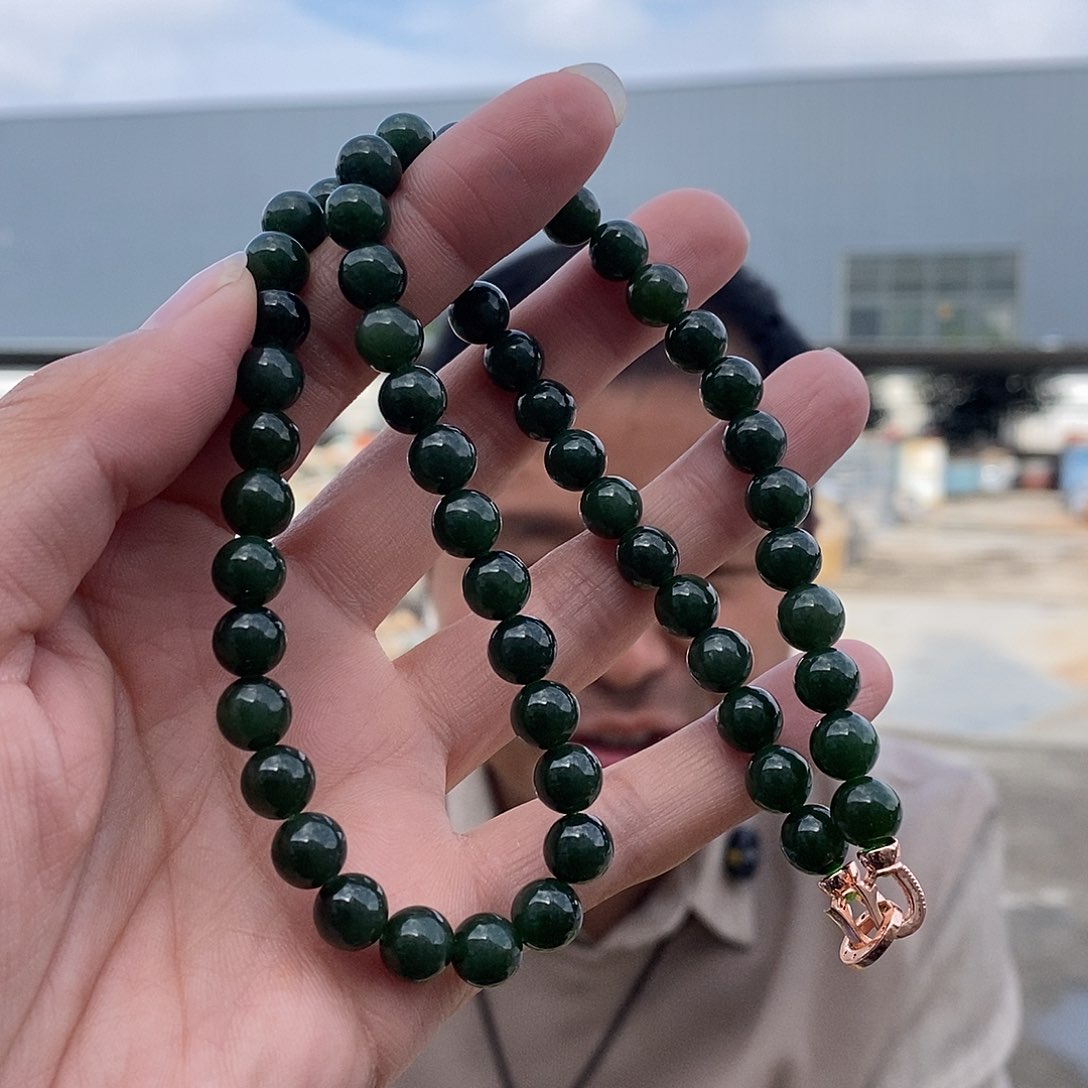 颈饰未镶嵌和田玉菠菜绿卡8