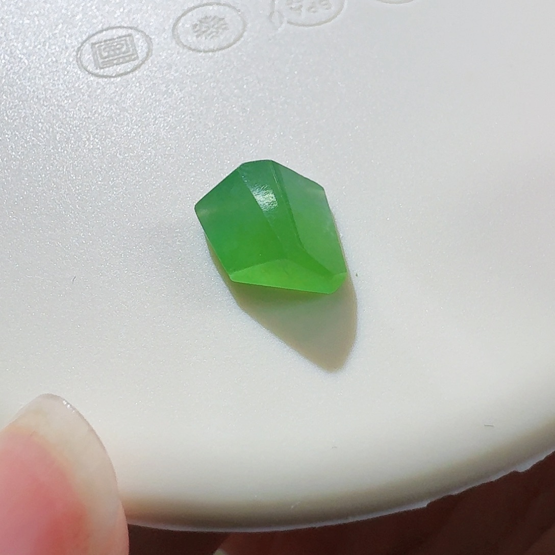 翡翠颈饰未镶嵌裸石