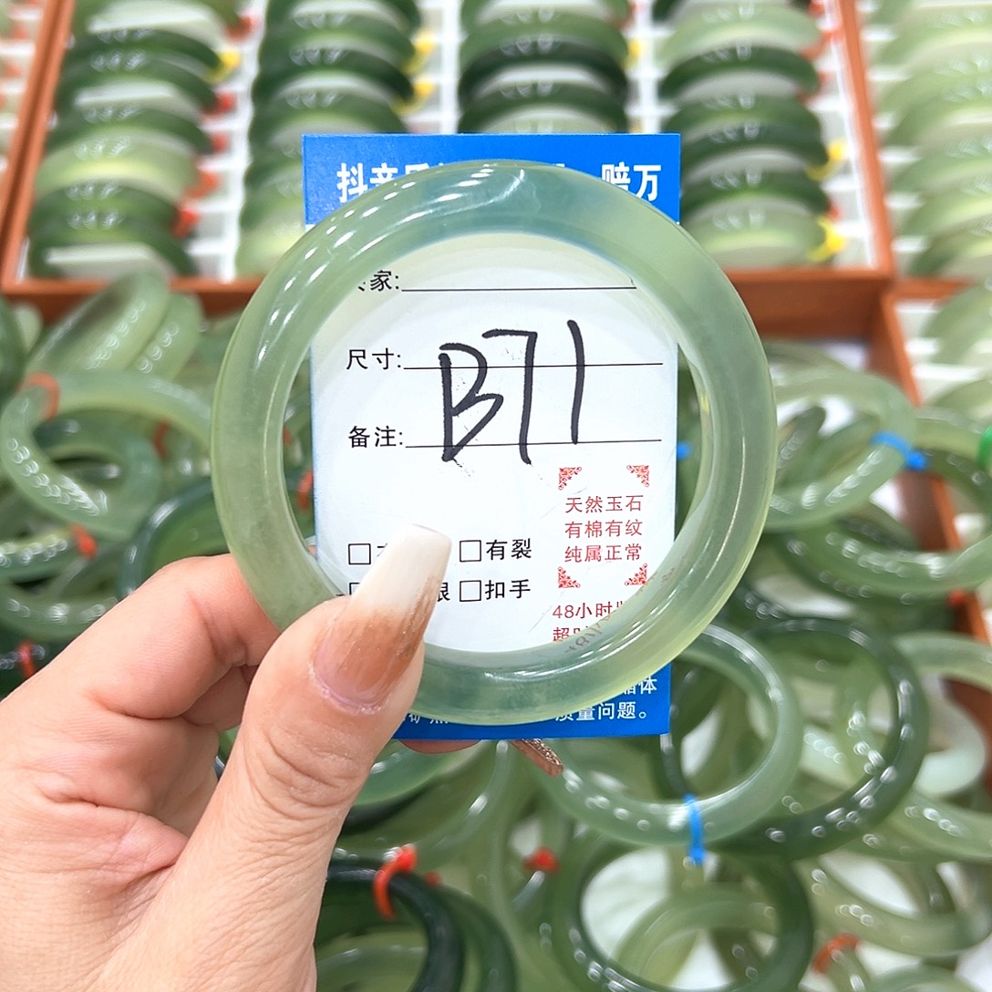 @***月蛇纹石玉未镶嵌手镯