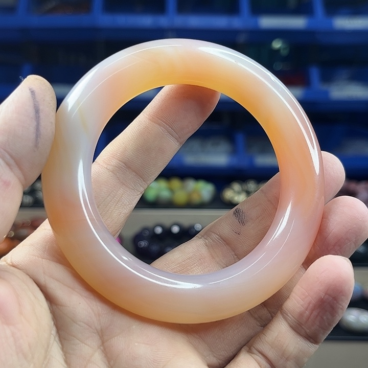 翠***春玛瑙未镶嵌手镯T50盐61口