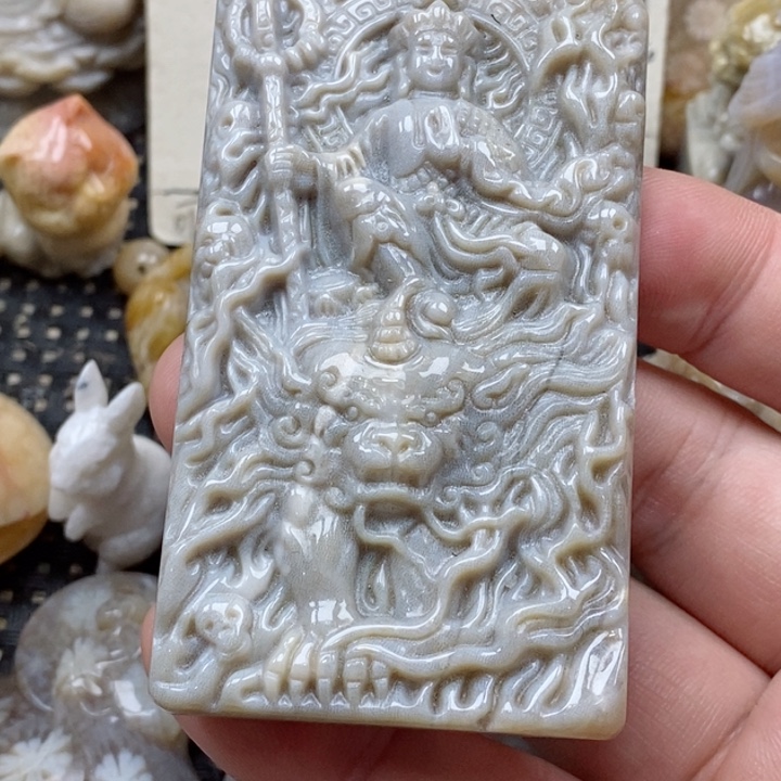 颈饰未镶嵌硅化珊瑚（珊瑚玉）