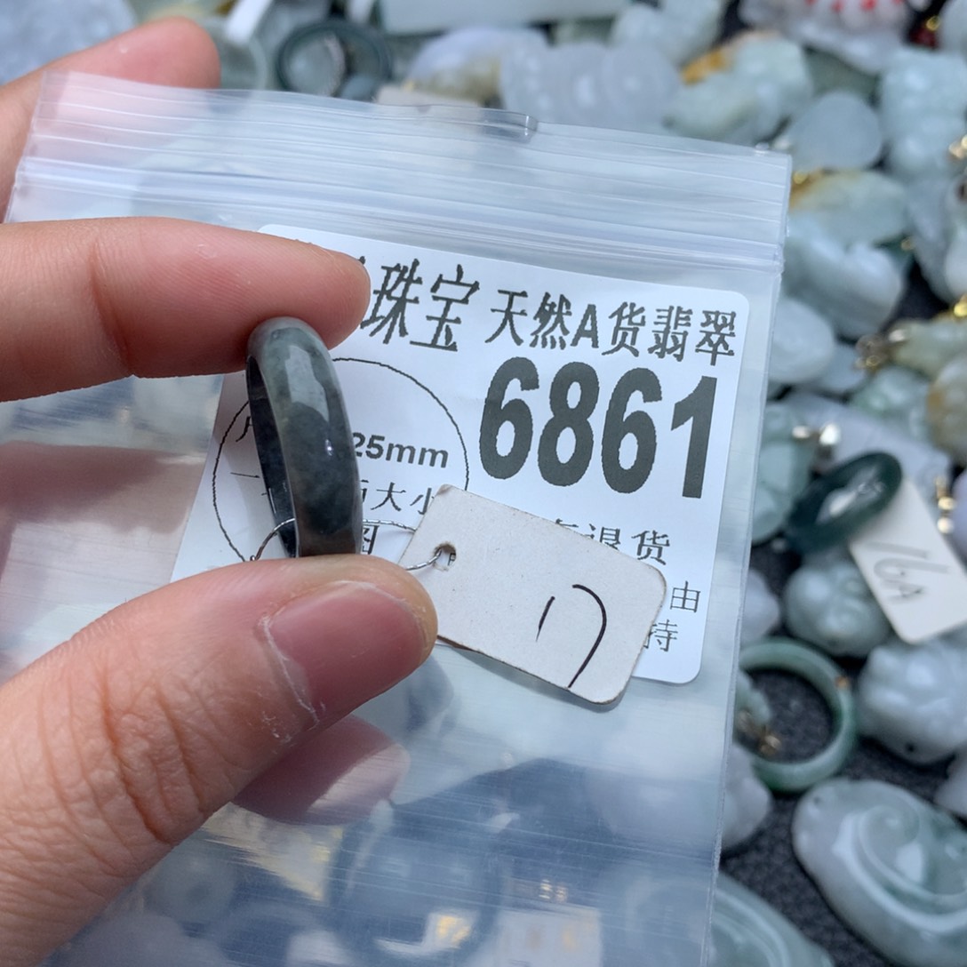 翡翠颈饰未镶嵌6861。