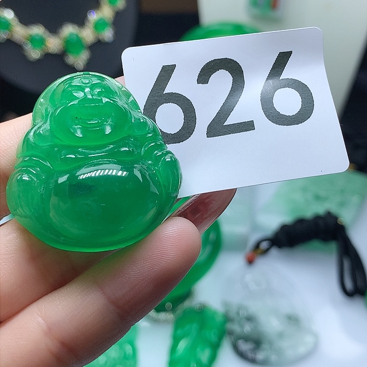 翡翠吊坠(赠链)未镶嵌