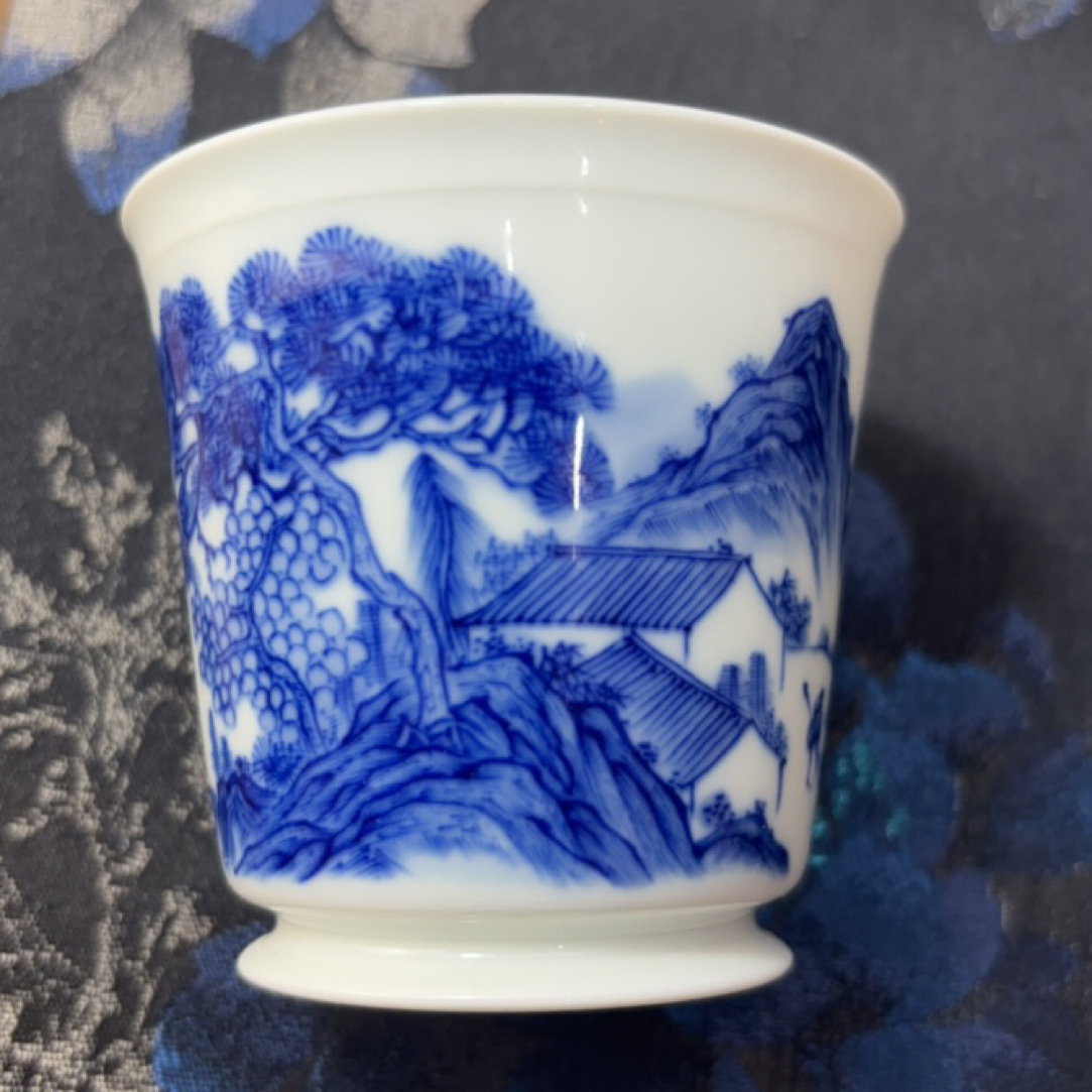 手绘青花山水直口杯容量110ml口径6.4cm高6cm