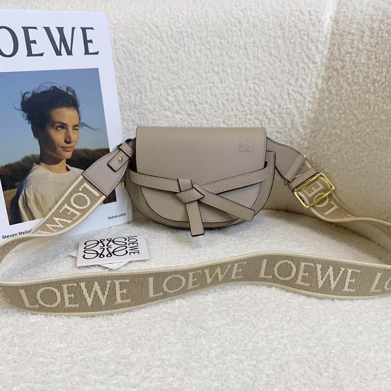 99新 LOEWE/罗意威 柯南壹臻/沙色宽肩带mini gate包/13007332