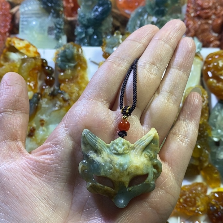 蛇纹石玉未镶嵌颈饰