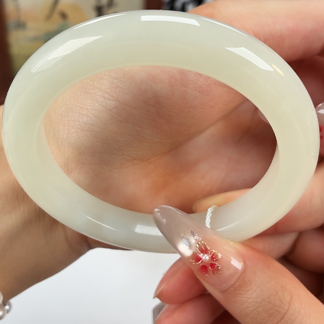 和田玉未镶嵌手镯