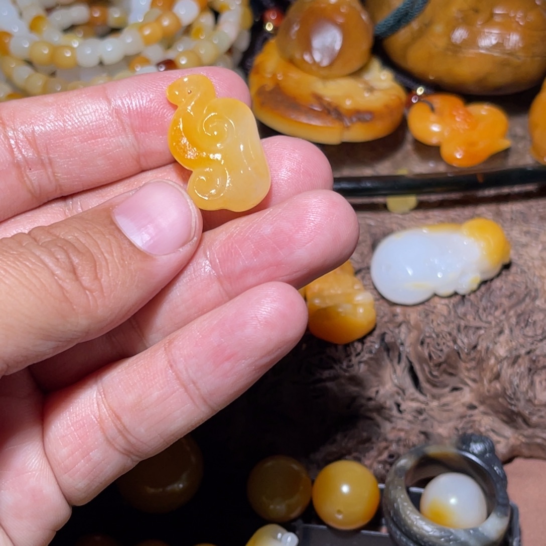 和田玉未镶嵌车挂