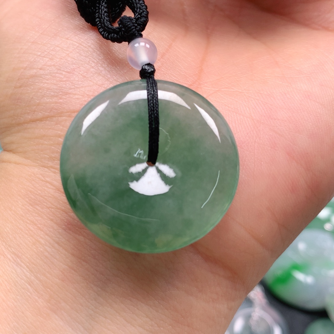 翡翠颈饰未镶嵌天然翡翠