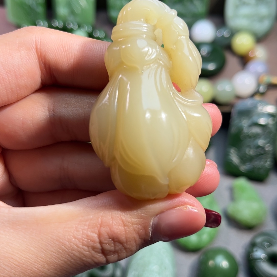 和田玉颈饰未镶嵌黄糖乌兰花定制