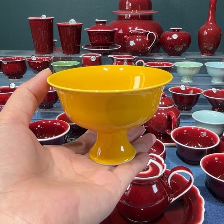 景德镇浅行窑帝王黄高脚杯