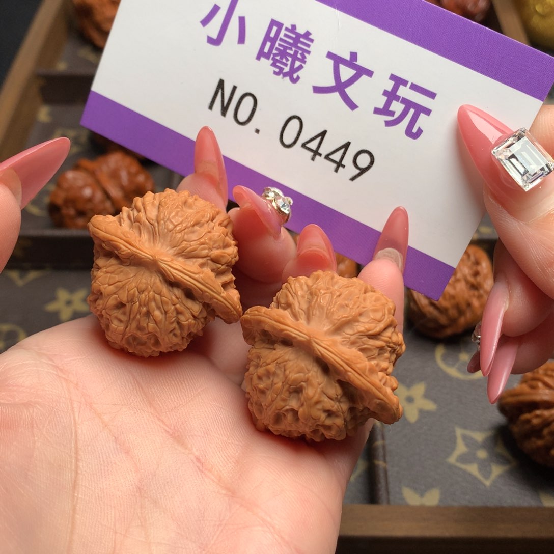 文玩核桃把件35血麒麟