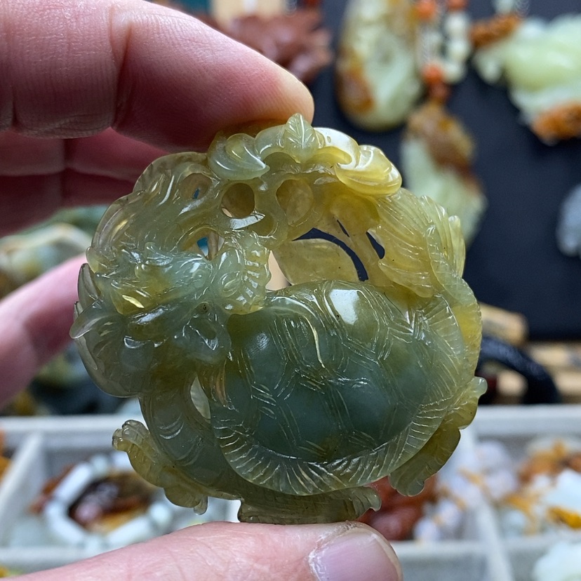 【闪购商品】蛇纹石玉吊坠未镶嵌