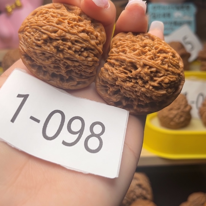 文玩核桃把件43南疆石1098