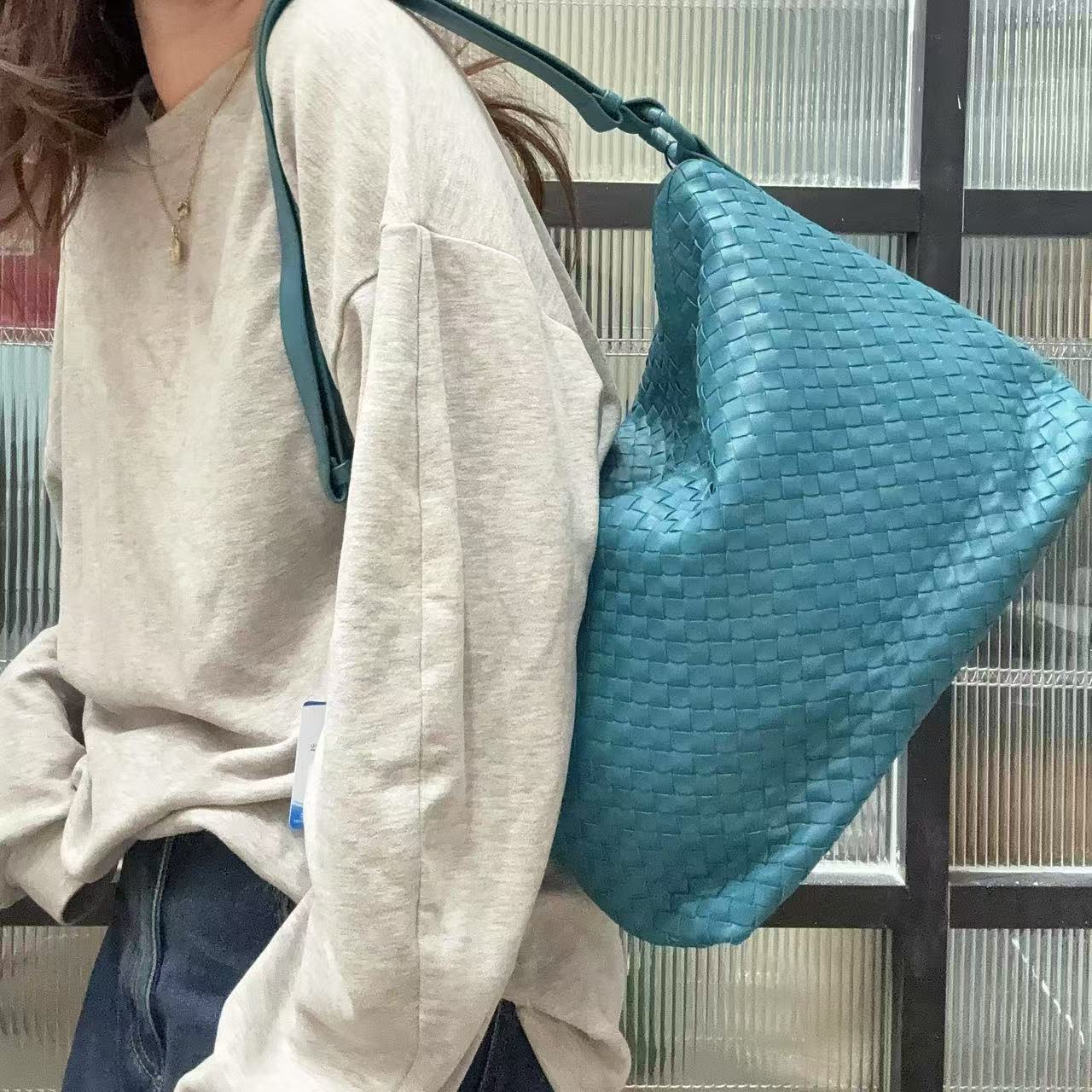 95新 BOTTEGA VENETA/葆蝶家 【蕾】91 0144 湖蓝色单肩腋下包