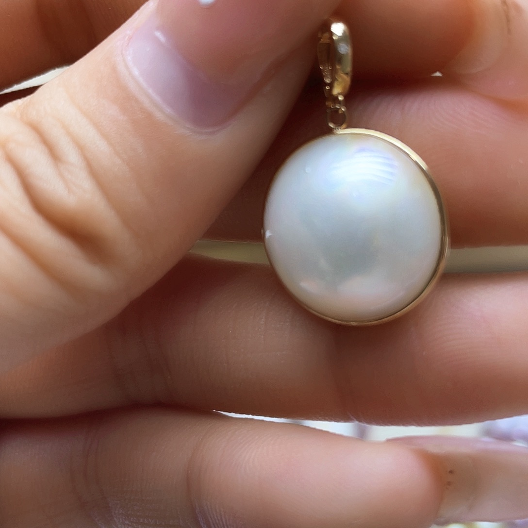 拼合珍珠（马贝珠）颈饰18K金镶嵌