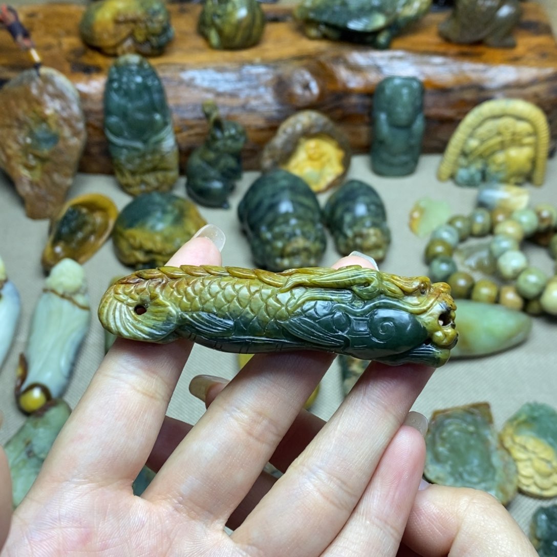 未镶嵌岫岩河磨玉（透闪石质玉）把件小*