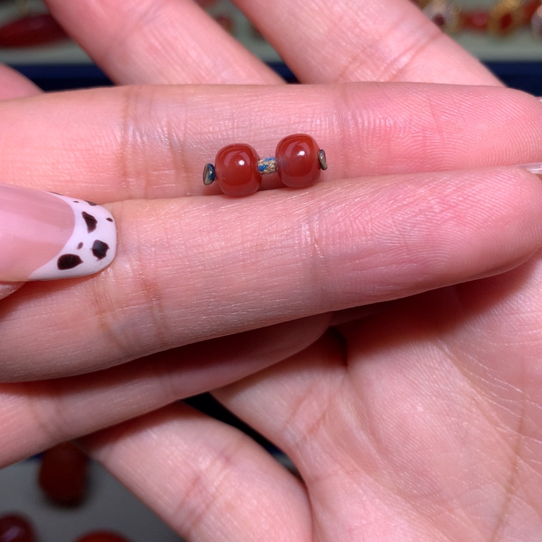 南红玛瑙牛血红对珠微纹未镶嵌5.9×4.9