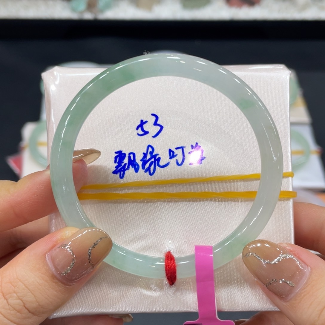 翡翠手镯未镶嵌缅甸天然翡翠手镯