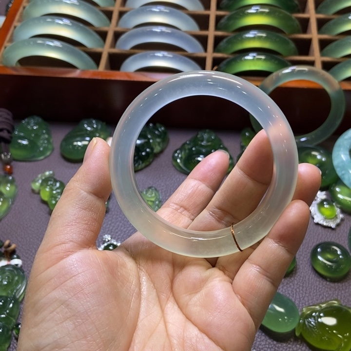 蛇纹石玉未镶嵌手镯55