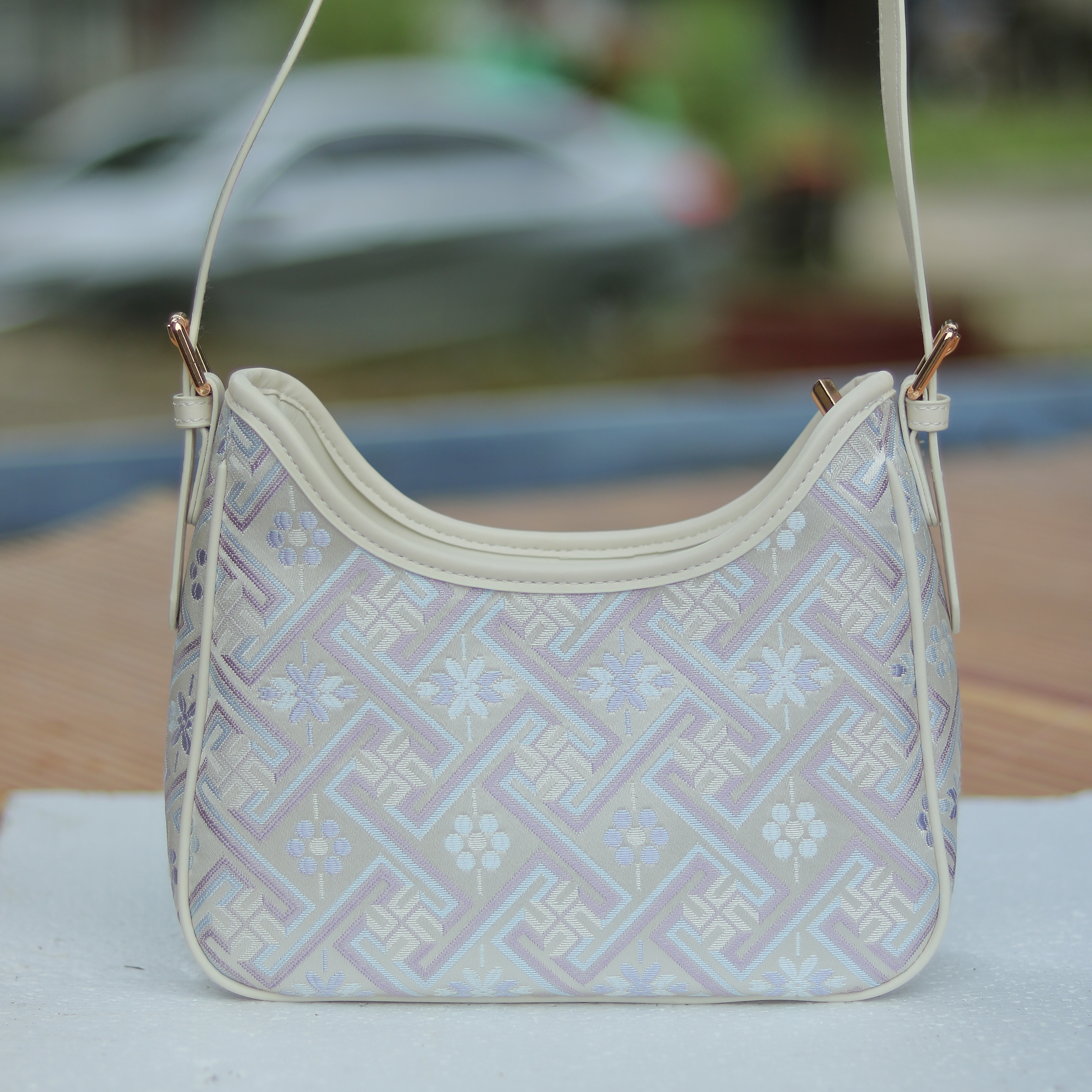 广西非遗壮锦包包方形单肩桶包腋下包单肩斜跨手提轻奢时尚百搭