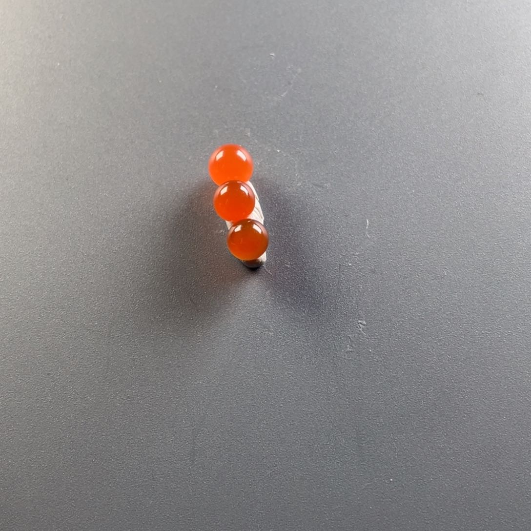 南红玛瑙天然原矿冰红三颗单珠未镶嵌奈****岸