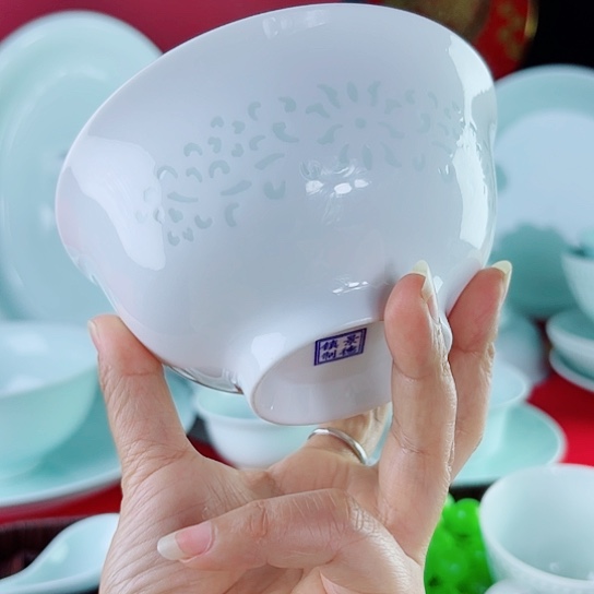 青瓷玲珑瓷碗二只装