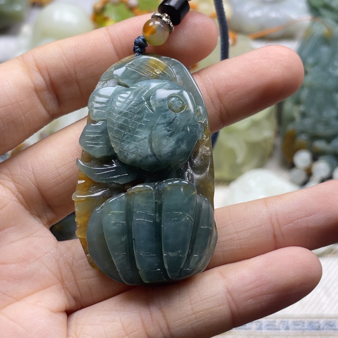 蛇纹石玉颈饰未镶嵌