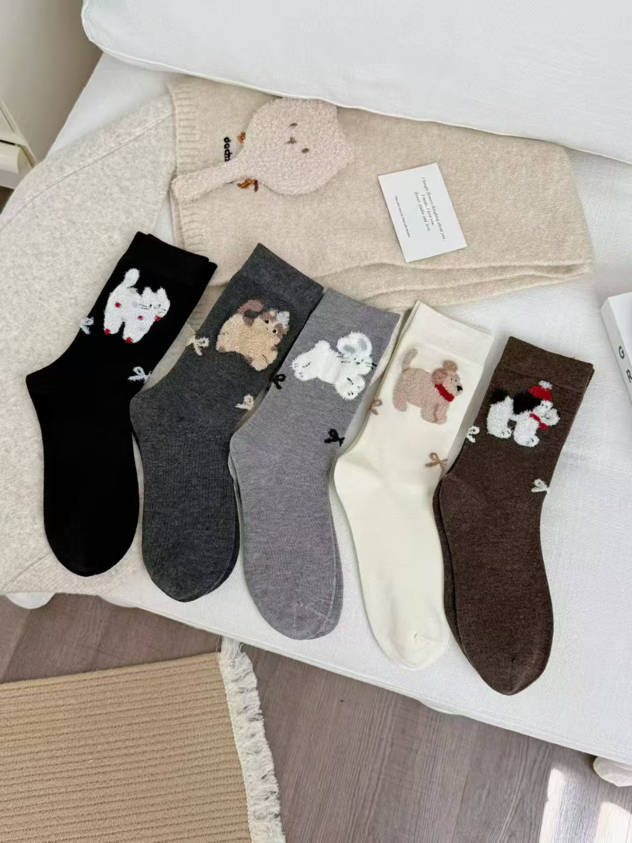 常规款冬季可爱风厚款字母中筒袜防摩擦卡通动漫提花