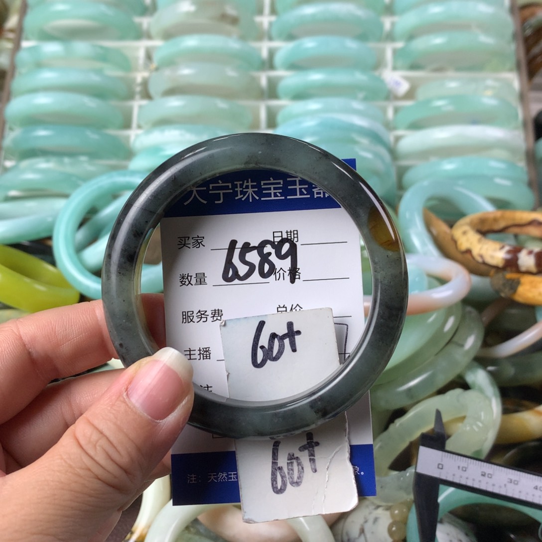 蛇纹石玉手镯未镶嵌6589