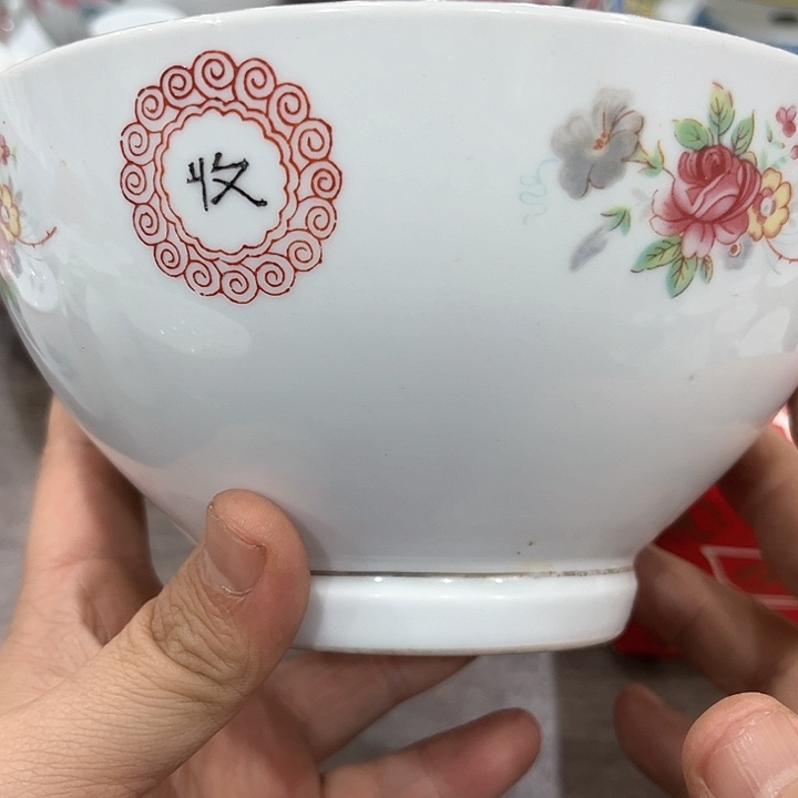 釉下五彩的瓷器和瓷器