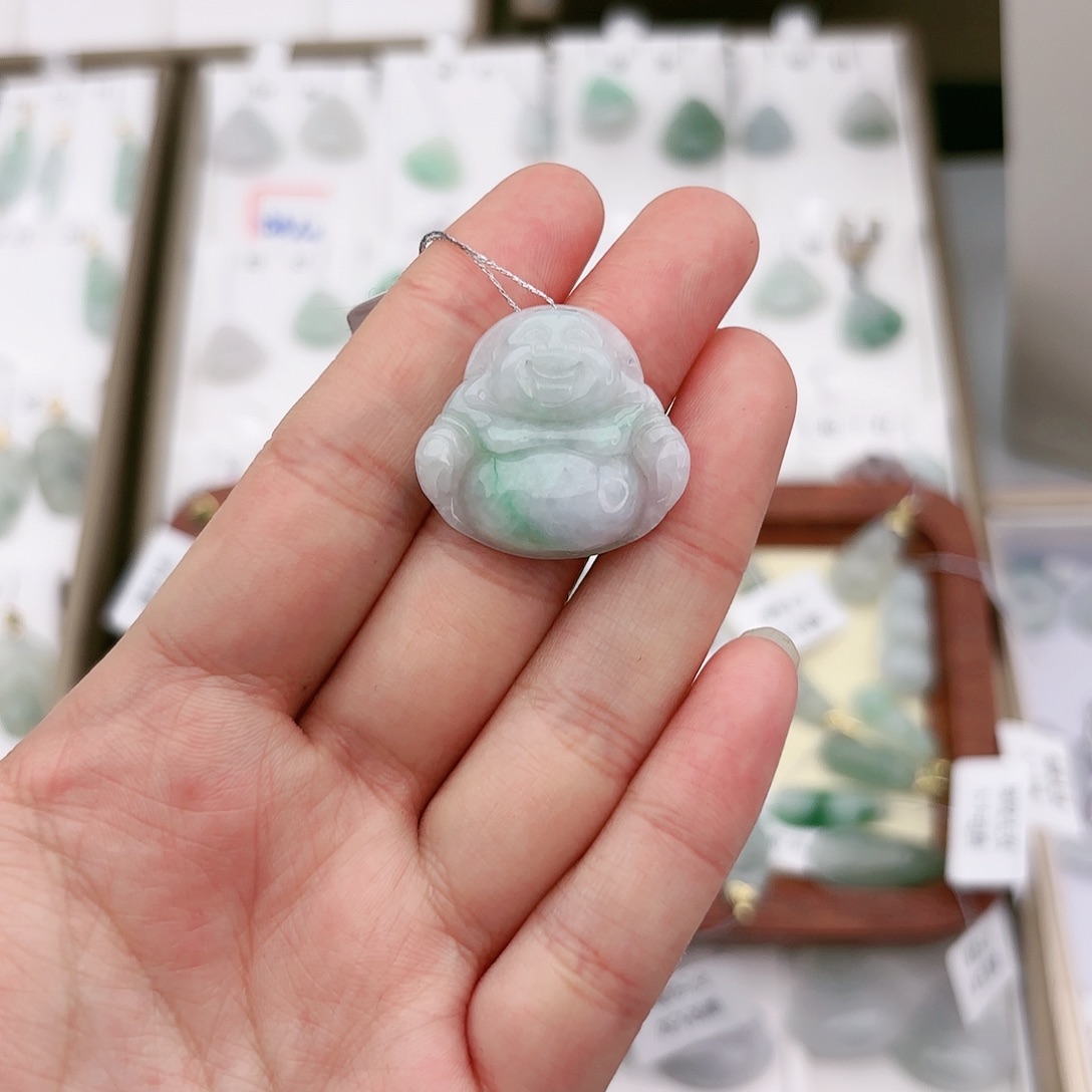翡翠颈饰未镶嵌佛公