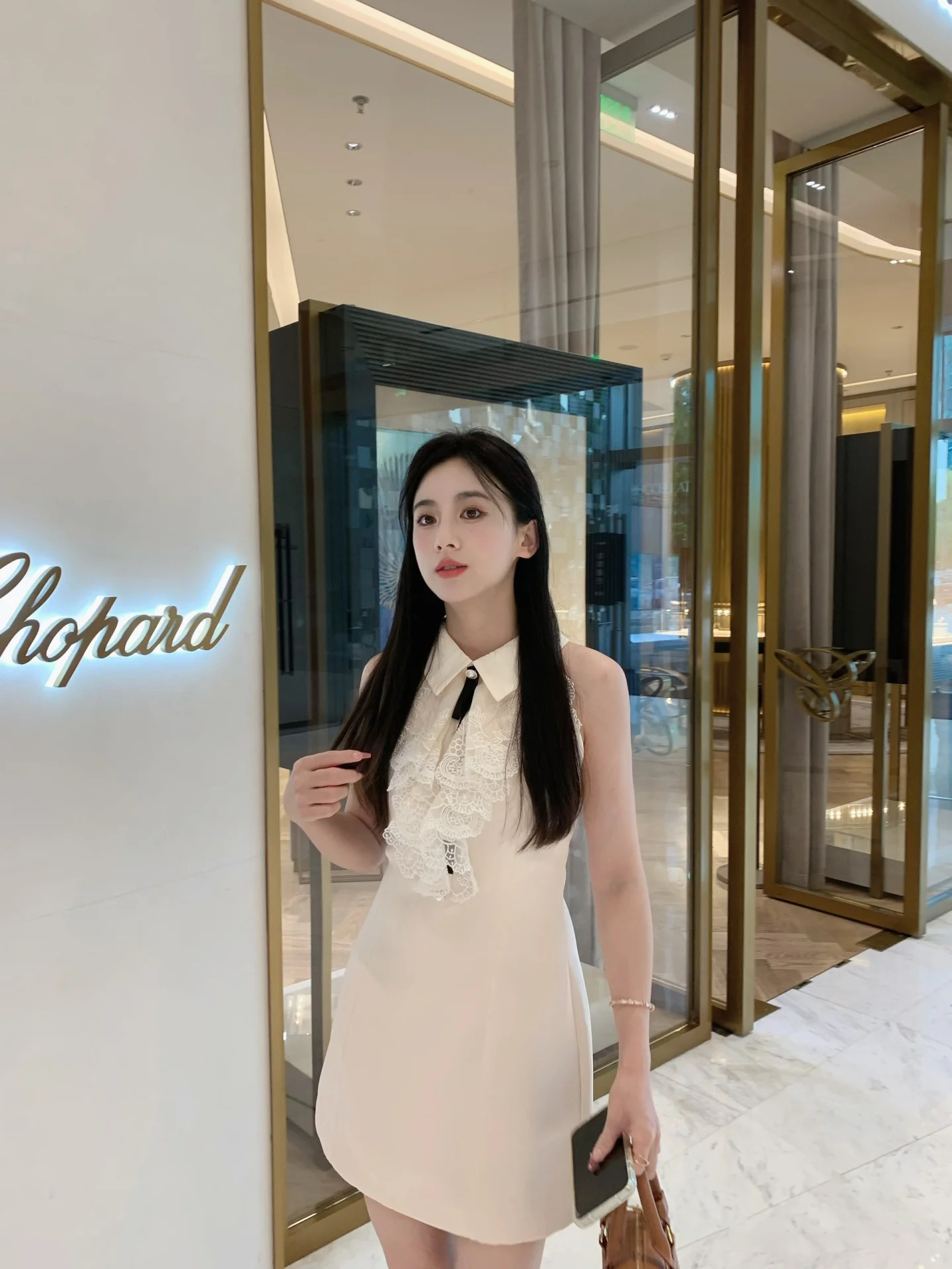 2025夏新款优雅气质蕾丝无袖挂脖修身粉色连衣裙