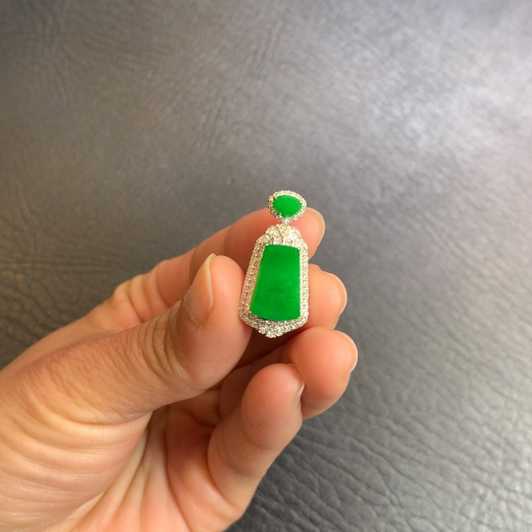 翡翠吊坠(不含链)18K金镶嵌