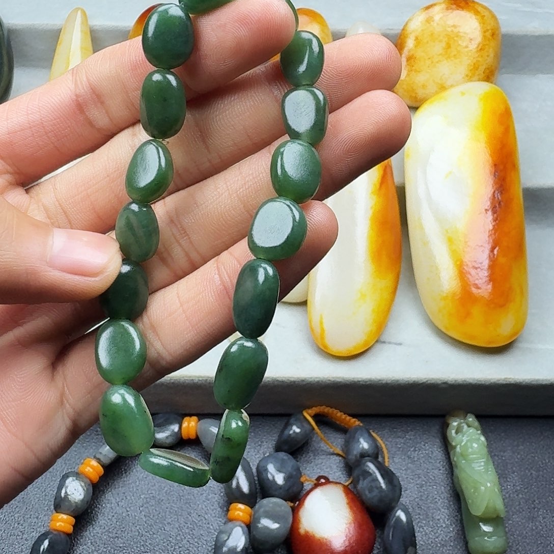 和田玉未镶嵌颈饰