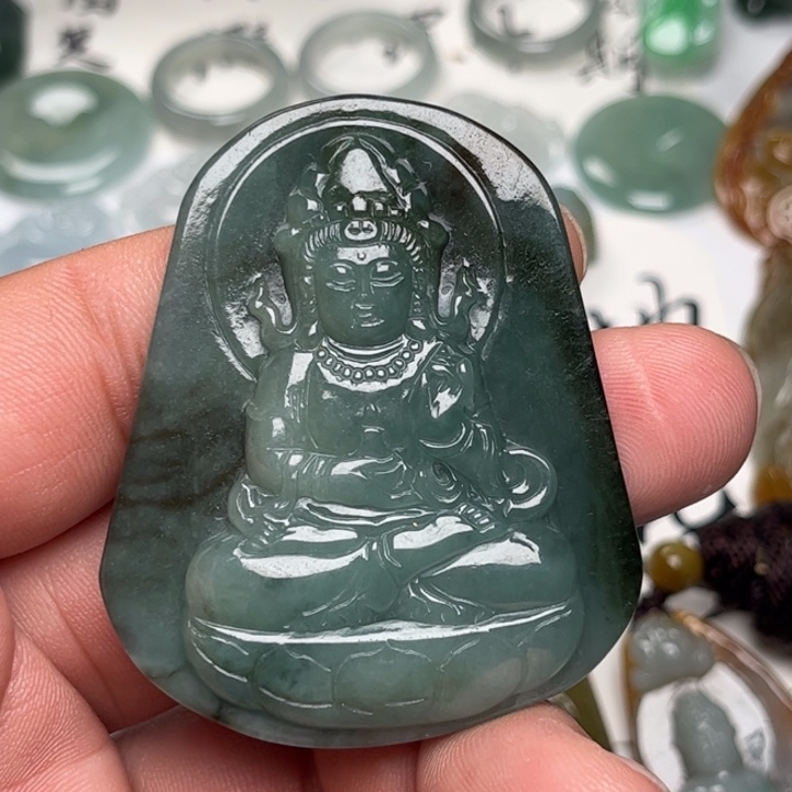 翡翠未镶嵌颈饰观音