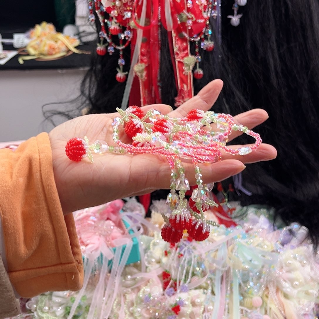 非金属红色果子流苏1对