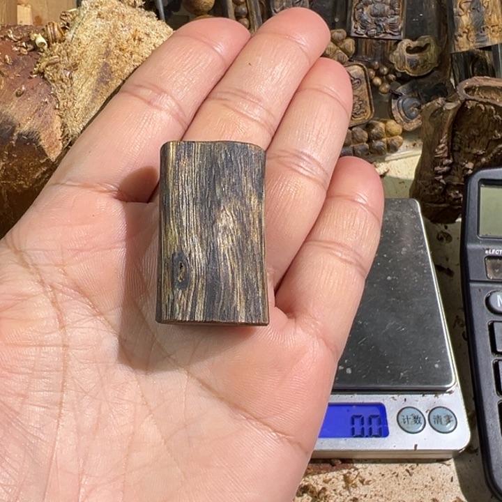 沉香吊坠绿棋楠沉香吊坠5克