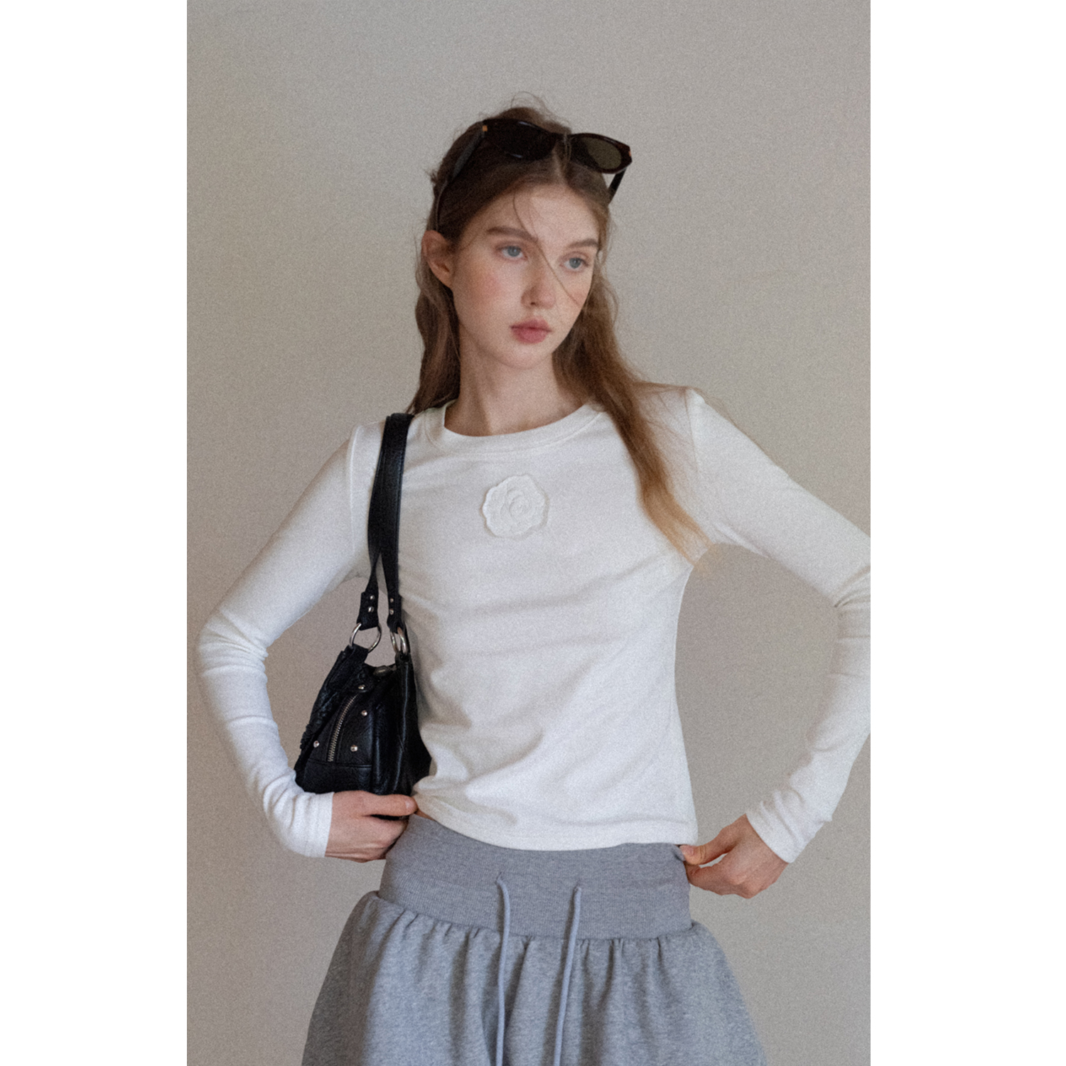 EGGKA 柔软圆领正肩长袖T恤修身内里磨毛短款打底衫E25A30174YM