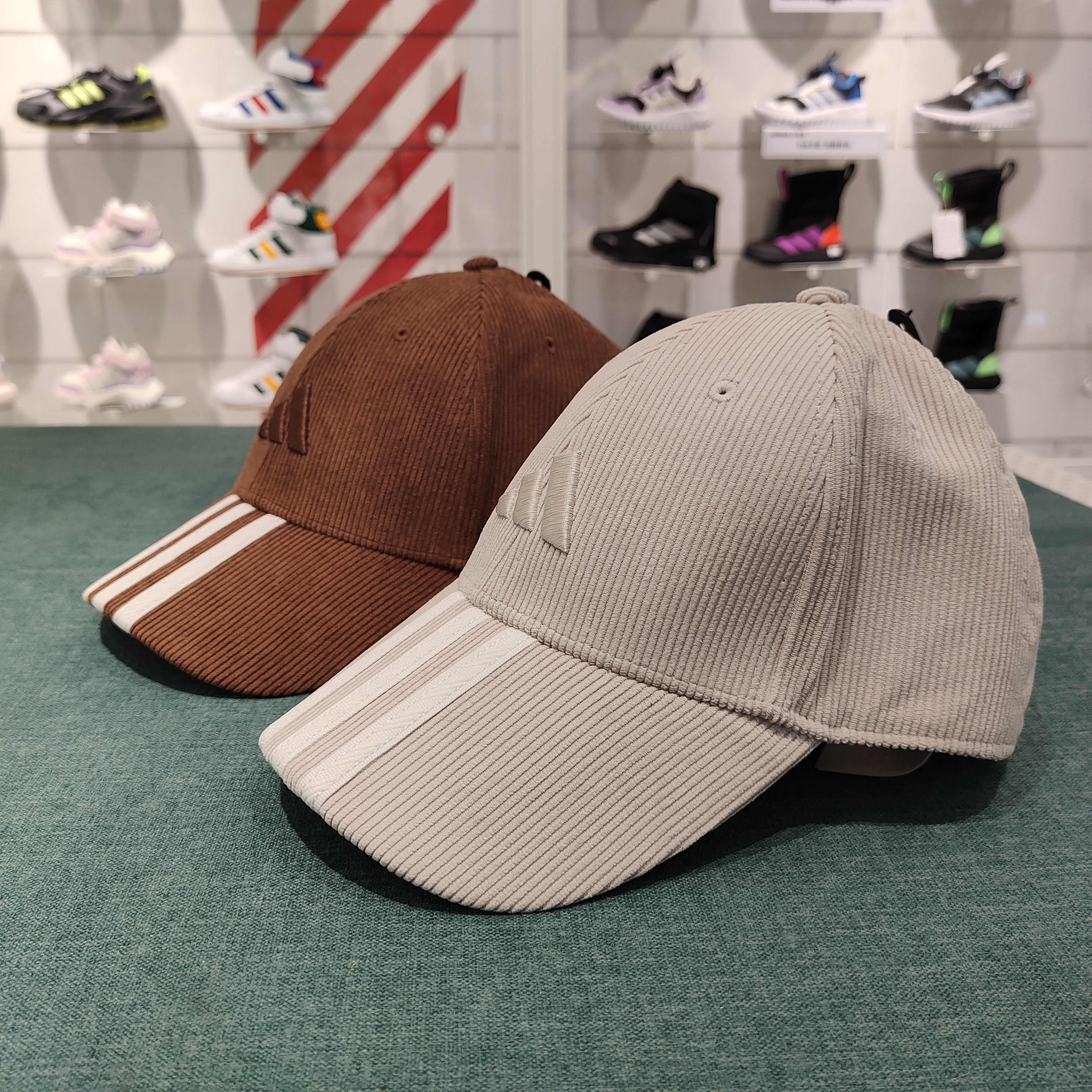 adidas/阿迪达斯儿童帽25秋新款男女宽帽檐遮阳休闲鸭舌帽KR0335