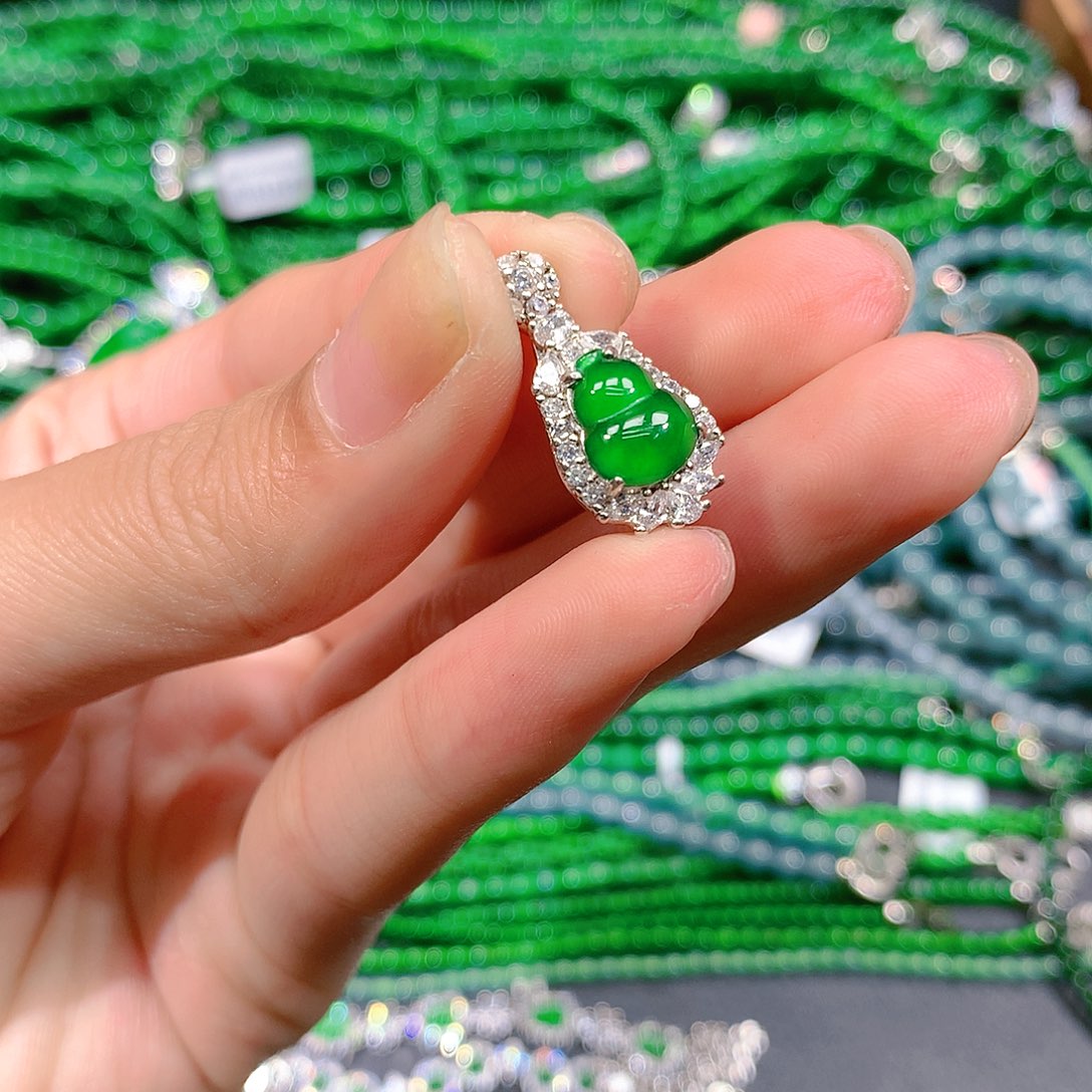 翡翠手串未镶嵌天然翡翠