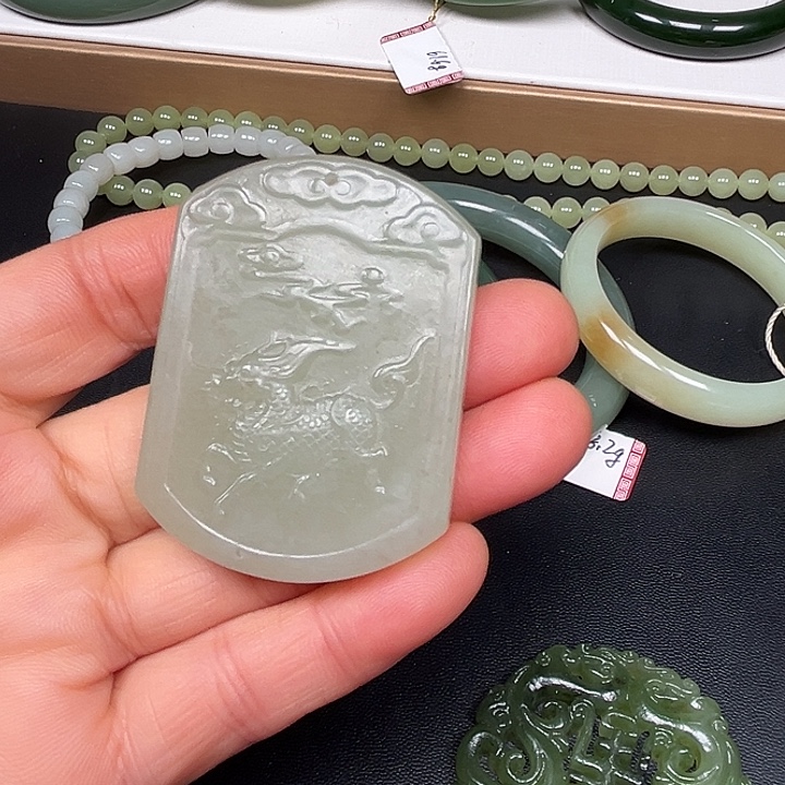 和田玉（糖玉）未镶嵌颈饰