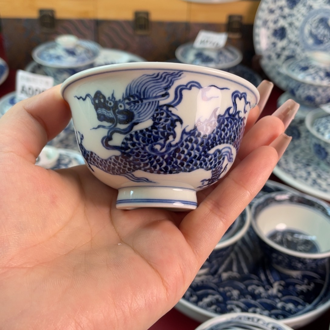 11 景德镇青花微瑕龙纹