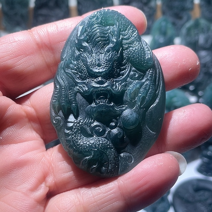 定制翡翠未镶嵌龙