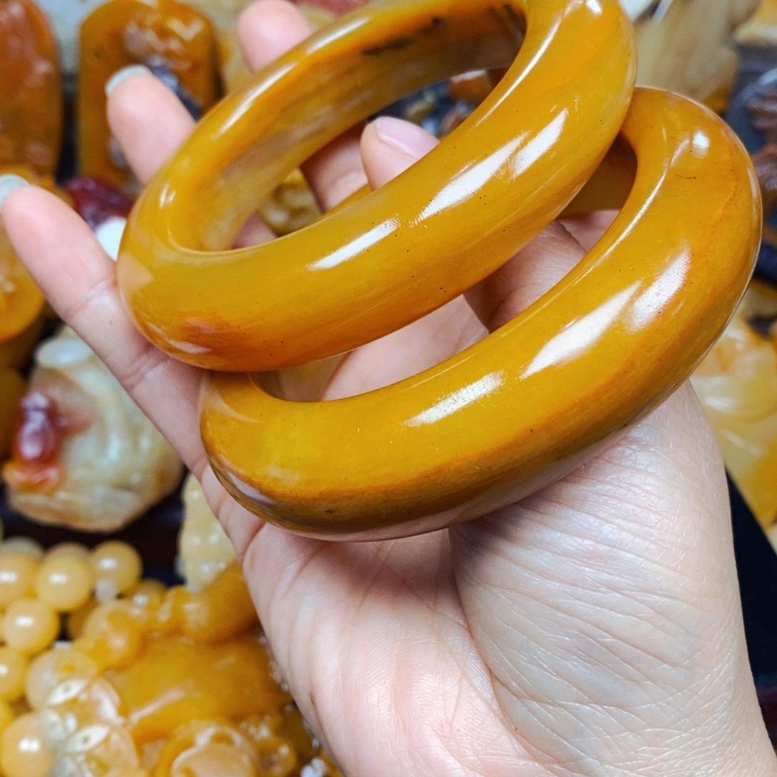石英质玉（黄龙玉）颈饰未镶嵌