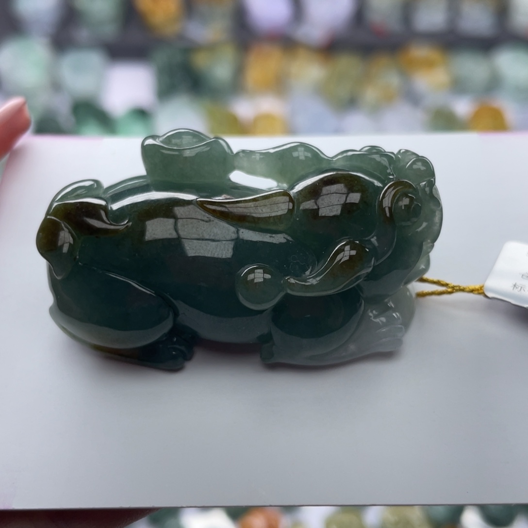 翡翠颈饰未镶嵌貔貅