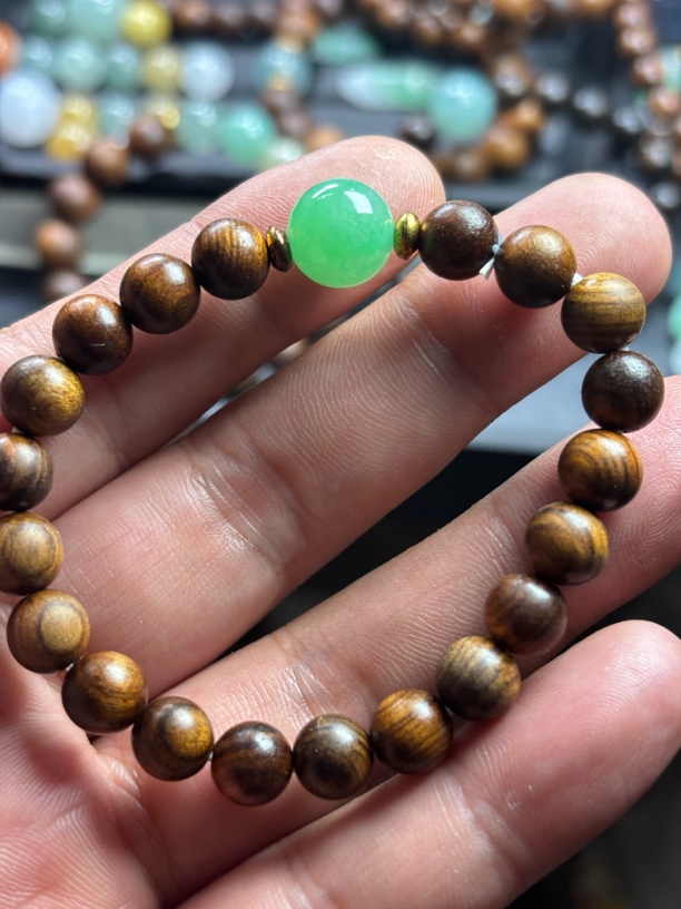 缅甸翡翠满色全胶卡10.8