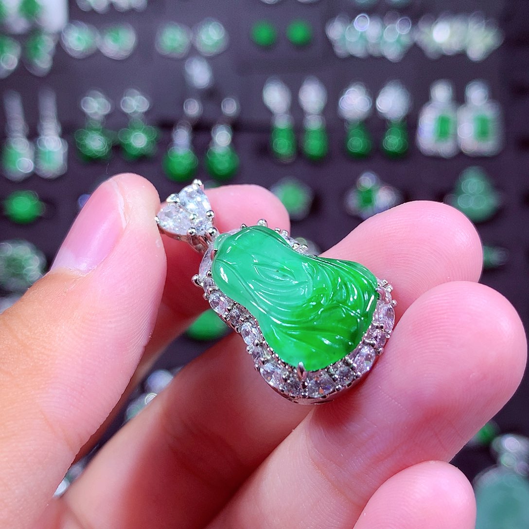 颈饰未镶嵌翡翠天然