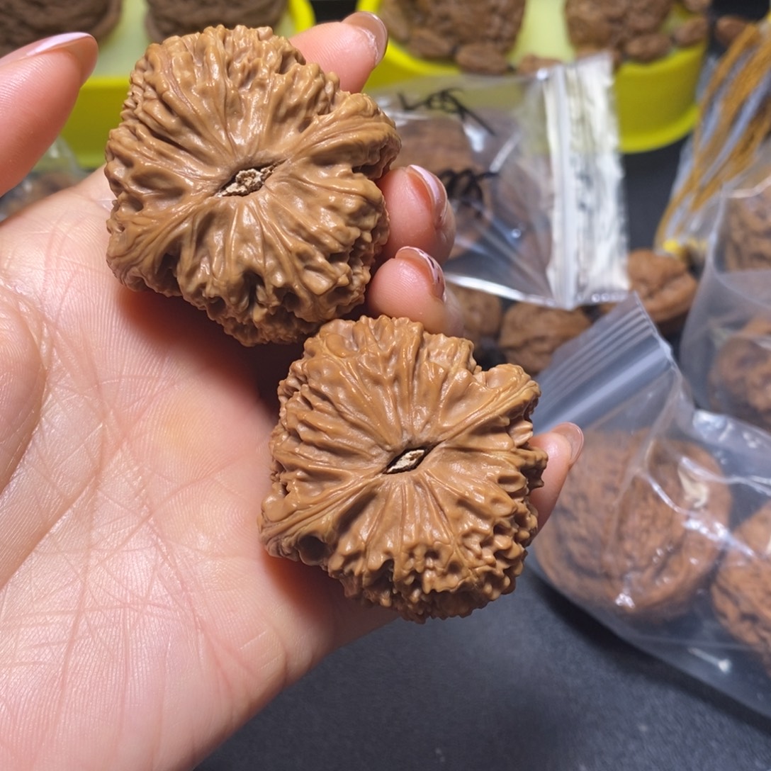 孤***雨核桃文玩核桃打底南疆有黄009